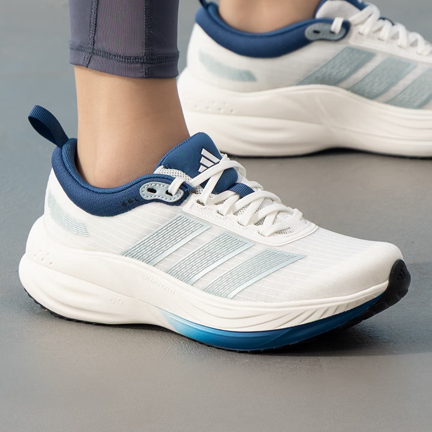아디다스 CUSHION HALO 남녀 공용 러닝화, 커 - Women'S Accessories Adidas 리뷰 및 가격